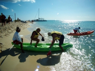  Kayak au bord de la mer 